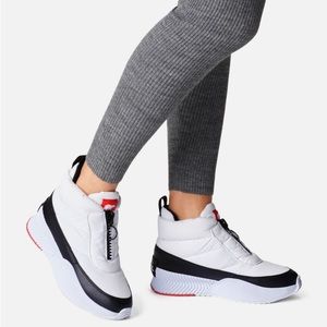 NWT Sorel Out N ABOUT III - Puffy Zip Boot, Size 8.5